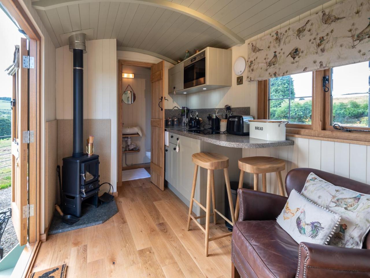 Padarn'S Hut Villa Llanbadarn Fynydd Eksteriør billede
