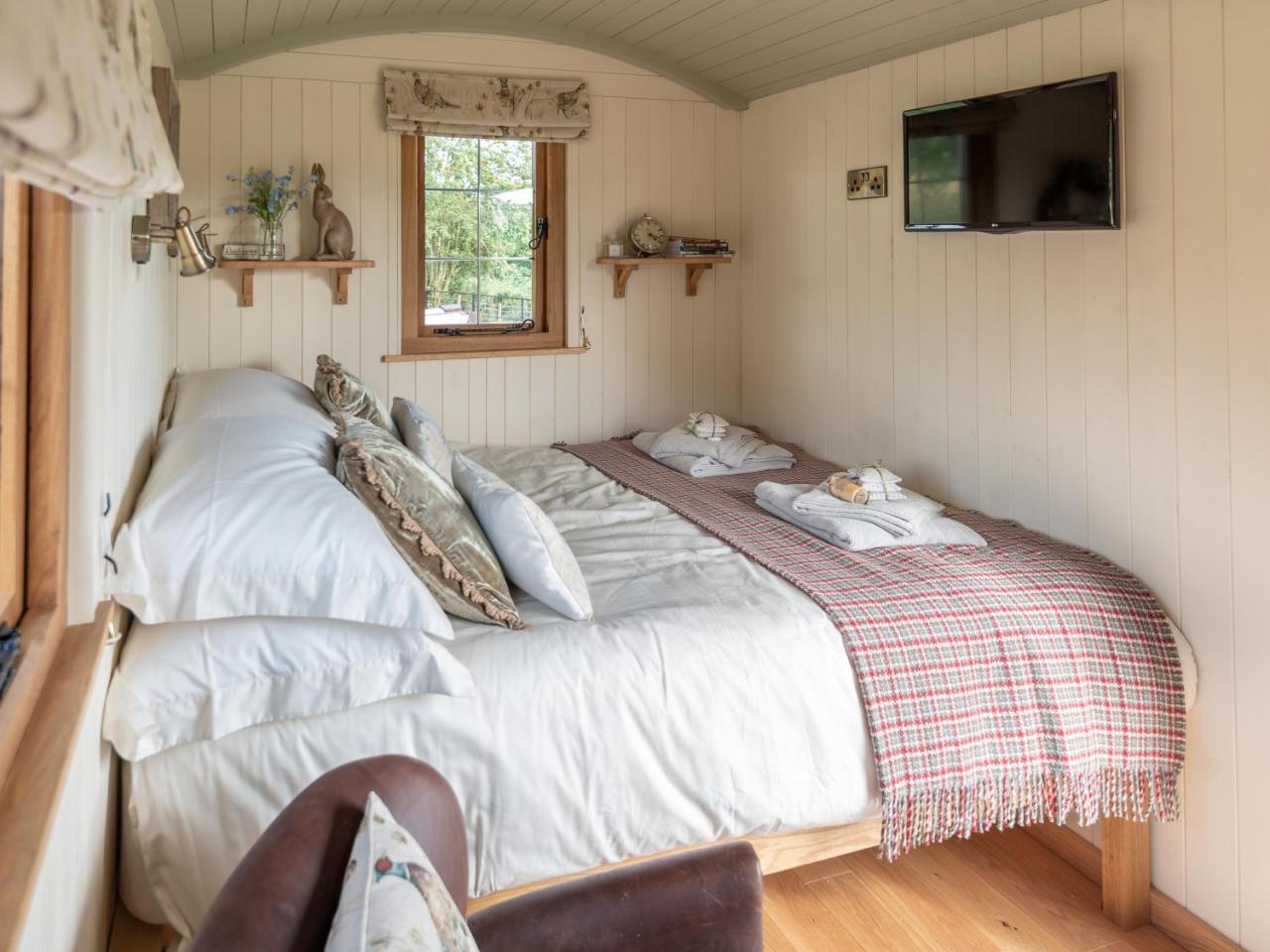 Padarn'S Hut Villa Llanbadarn Fynydd Eksteriør billede