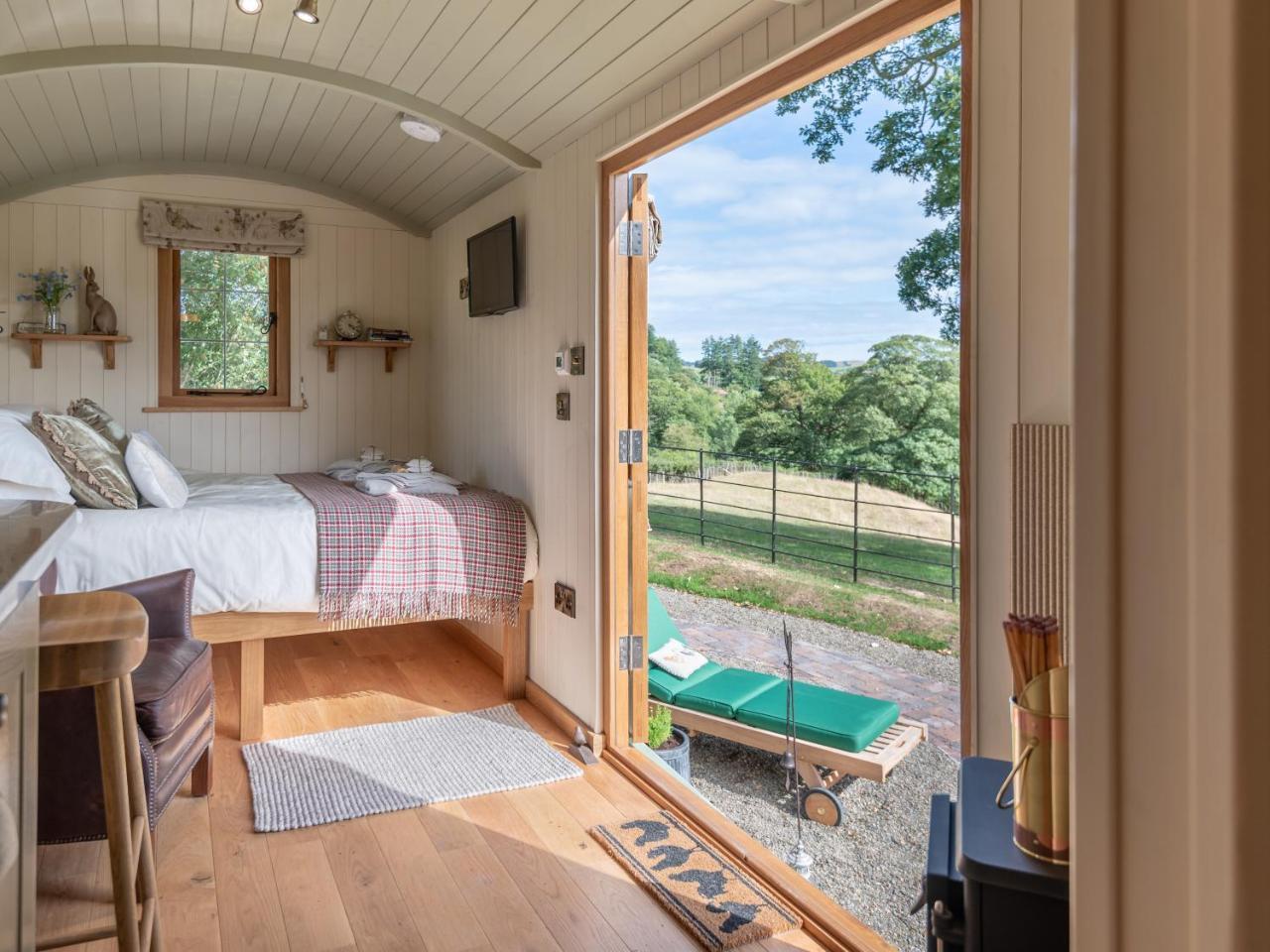 Padarn'S Hut Villa Llanbadarn Fynydd Eksteriør billede